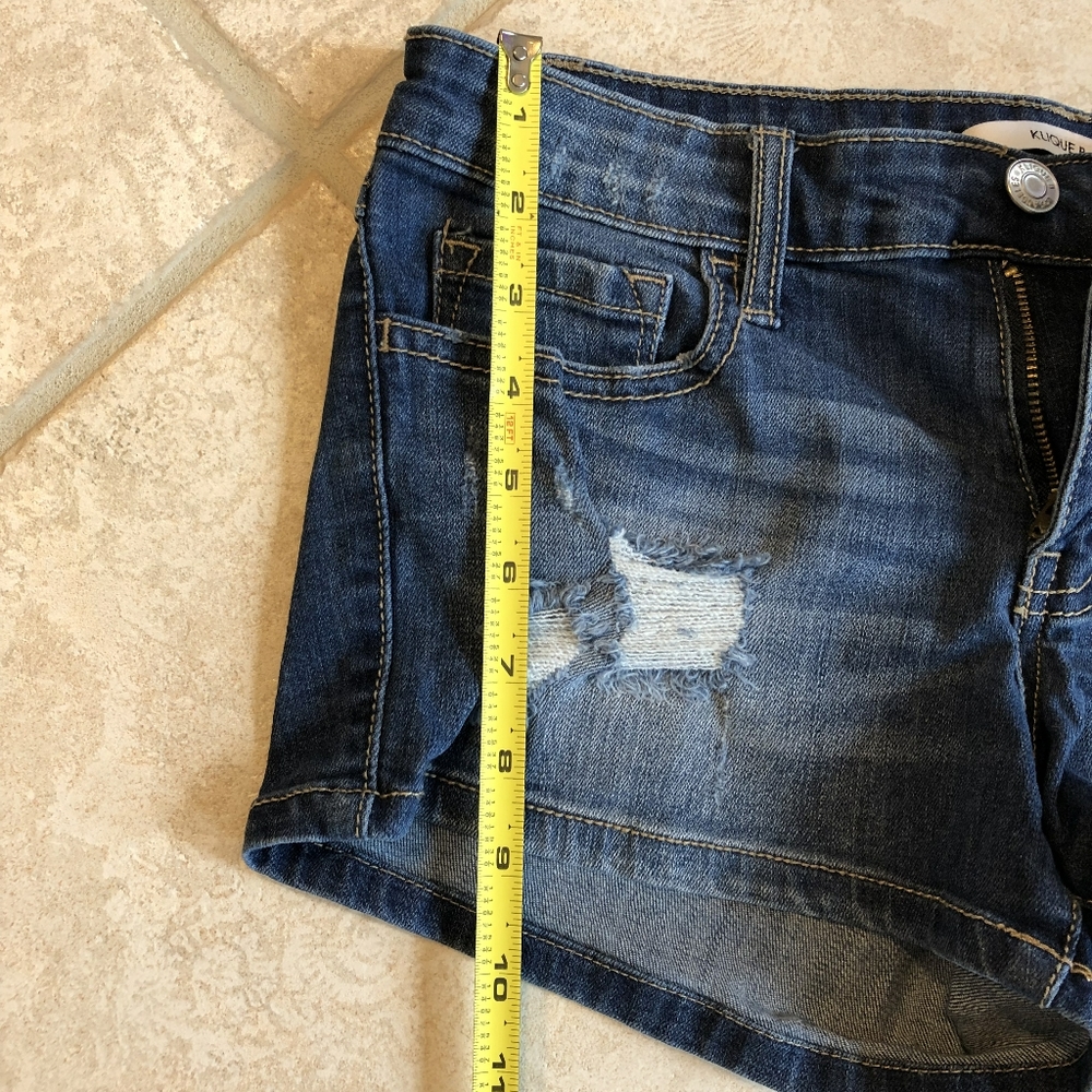 Shorts - Picture 3 of 5